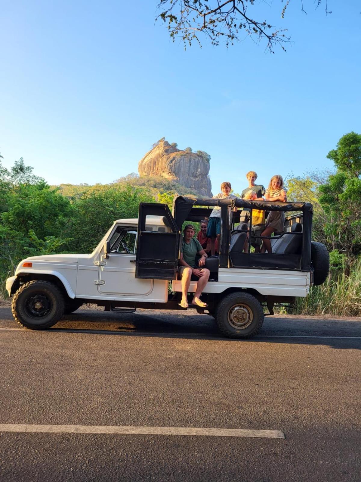 Elephant Safari Lodge Sigiriya Junction Habarana Ngoại thất bức ảnh